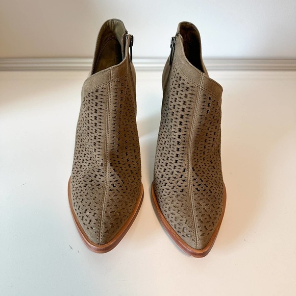 Vince Camuto Suede Laser Cut Perforated Block Heel Bootie Size 9 - Picture 4 of 10